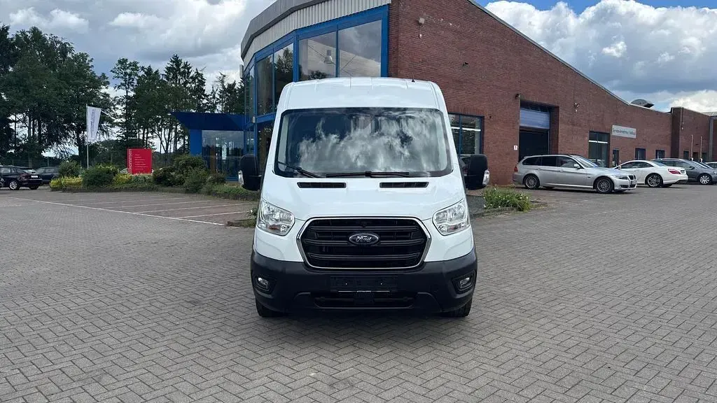 Gebraucht Ford Transit Trend 131 PS (96 kW) 2022 Weiß Van / Kleinbus