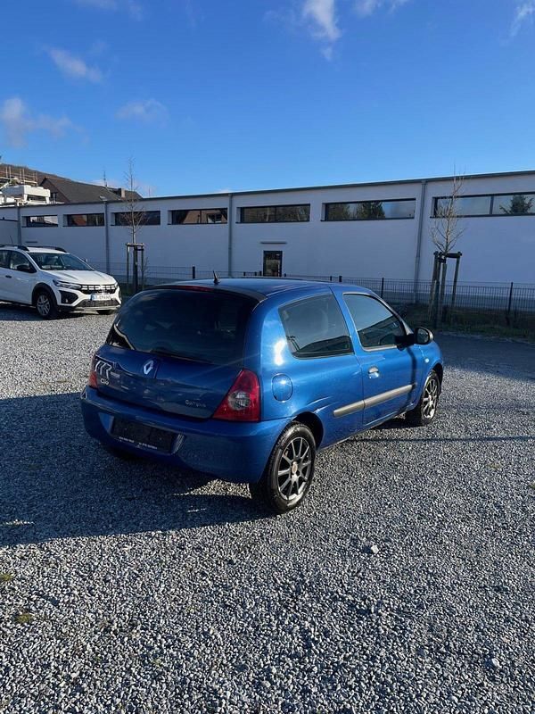 Gebraucht Renault Clio II 65 PS (47 kW) 2009 Blau Kleinwagen