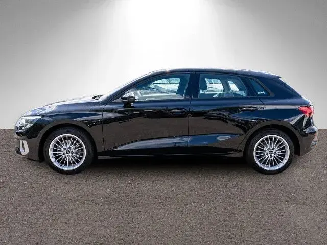 Gebraucht Audi A3 Advanced Plus 150 PS (110 kW) 2023 Mythosschwarz metallic Limousine