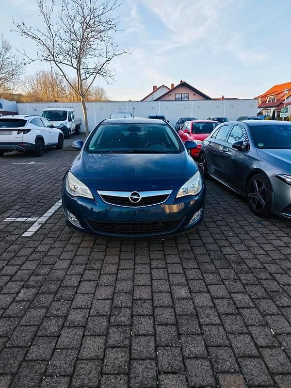 Gebraucht Opel Astra 116 PS (85 kW) 2011 Blau Limousine