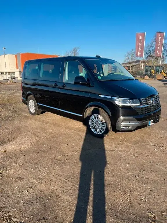 Gebraucht VW Multivan Highline 204 PS (150 kW) 2023 Schwarz Van / Kleinbus