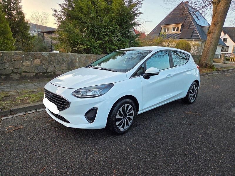 Weiß Gebraucht 2023 Ford Fiesta Kleinwagen | 13.900 € (Superpreis) - Bild 1/4