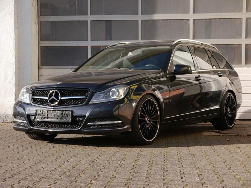 Schwarz Gebraucht 2011 Mercedes C350 Kombi | 16.999 € (Teuer) - Bild 1/4