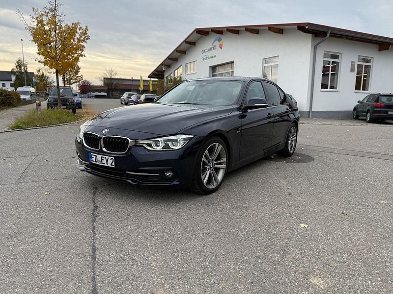 Blau Gebraucht 2016 BMW 330 Sport Line Limousine | 20.970 € (Guter Preis) - Bild 1/4