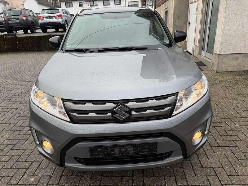 Grau Gebraucht 2016 Suzuki Vitara Comfort SUV | 9.879 € (Fairer Preis) - Bild 1/4