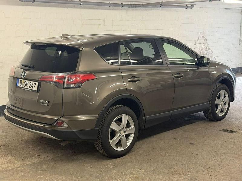 Gebraucht Toyota RAV4 Hybrid Team 155 PS (114 kW) 2018 Braun SUV