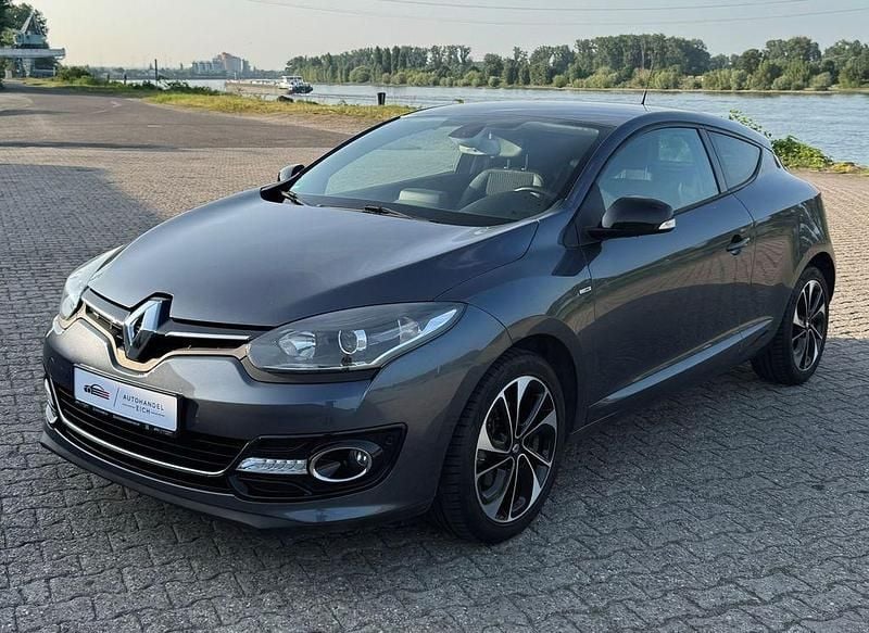 Grau Gebraucht 2015 Renault Mégane III Bose Edition Coupé | 6.790 € (Fairer Preis) - Bild 1/4