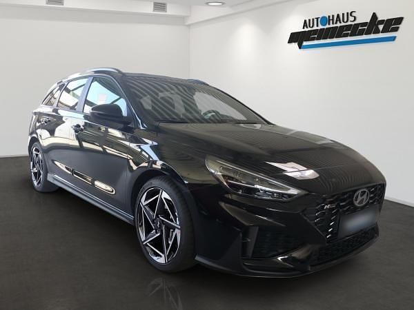 Neu Hyundai i30 N Line 140 PS (102 kW) 2025 Schwarz (abyss black / mic) Kombi