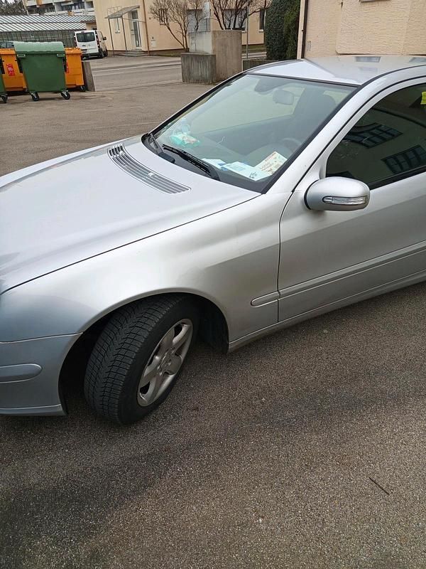 Silber Gebraucht 2005 Mercedes C200 Coupé | 4.700 € - Bild 1/4