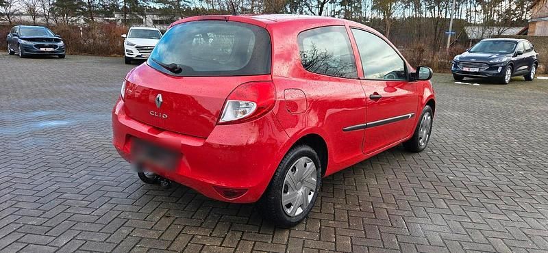 Gebraucht Renault Clio IV 75 PS (55 kW) 2012 Rot Kleinwagen