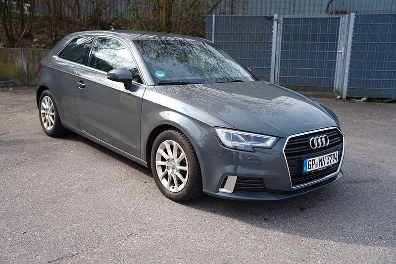 Gebraucht Audi A3 Ambiente 150 PS (110 kW) 2017 Grau Limousine