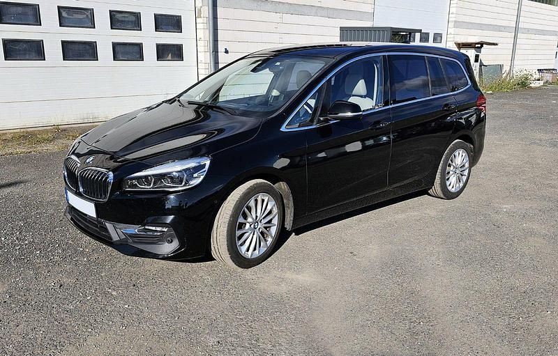 Schwarz Gebraucht 2018 BMW 220 Gran Tourer Van / Kleinbus | 16.900 € (Fairer Preis) - Bild 1/4