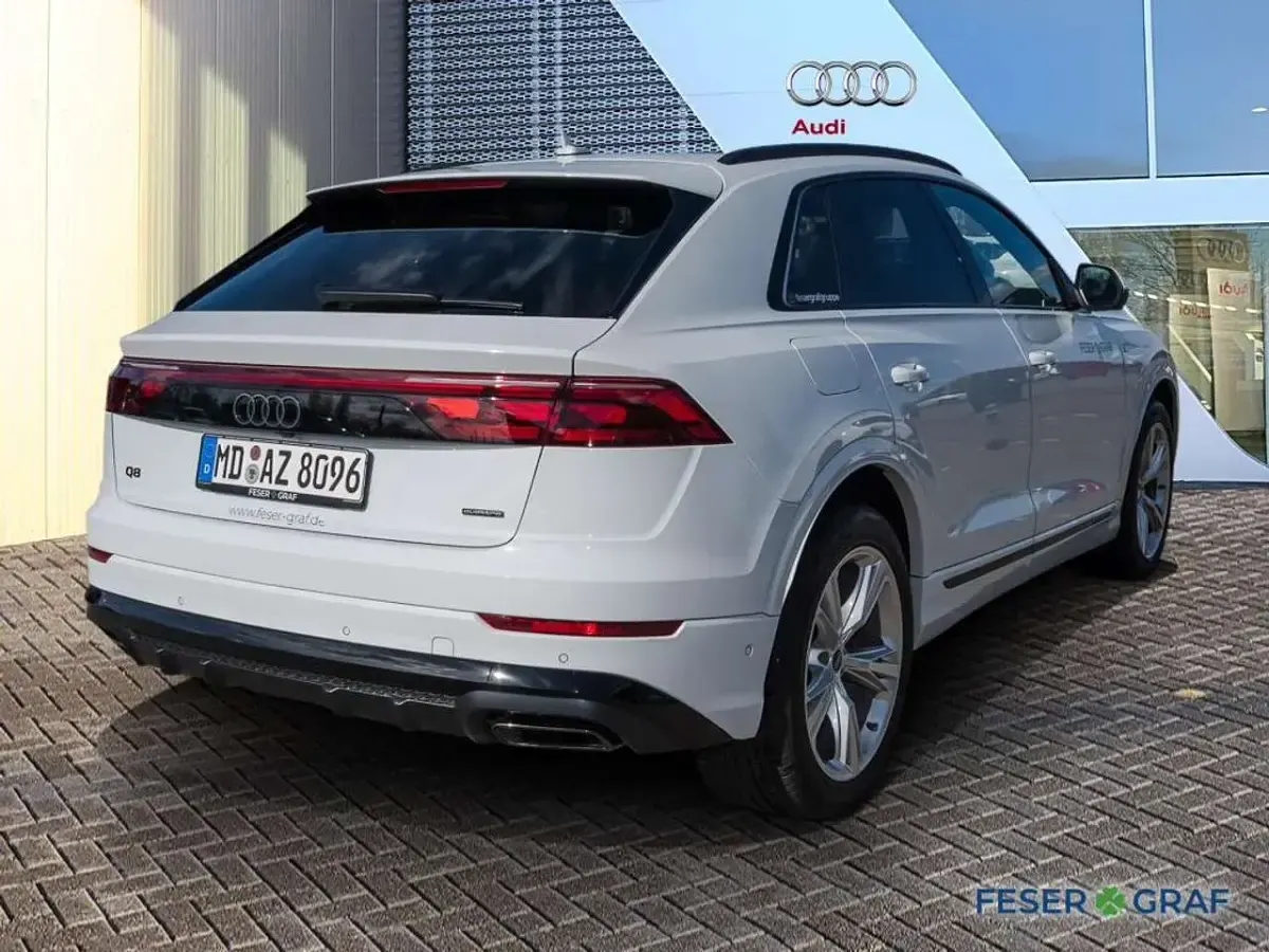 Gebraucht Audi Q8 S-Line 286 PS (210 kW) 2025 Gletscherweiß metallic SUV