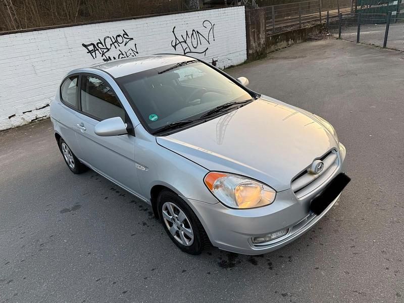 Second-hand Hyundai Accent 96 CP (70 kW) 2008 Argintiu Hatchback