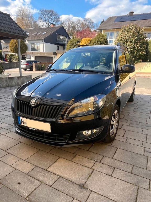 Schwarz Gebraucht 2015 Skoda Roomster Plus Edition Kombi | 4.900 € (Fairer Preis) - Bild 1/4