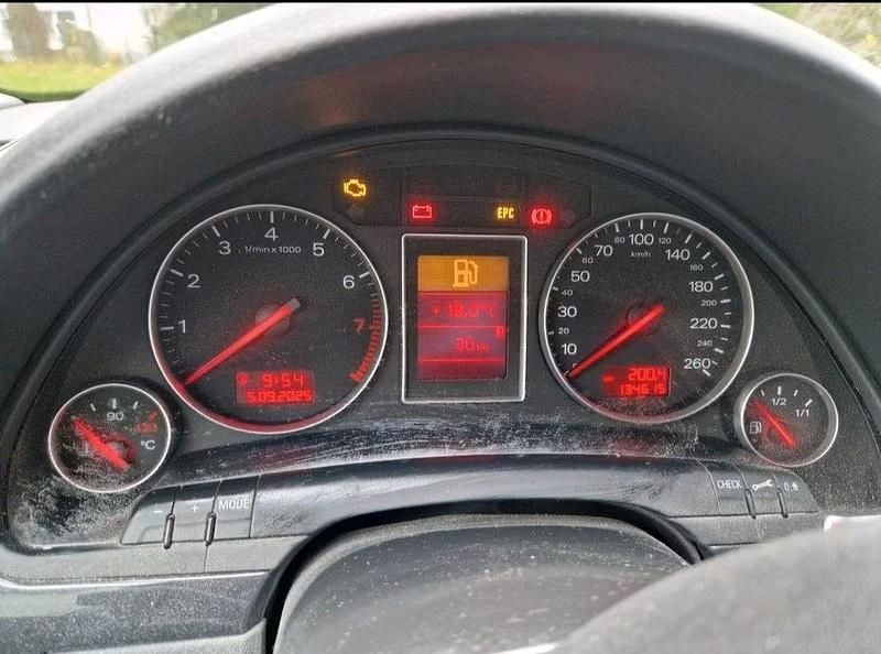 Gebraucht Audi A4 102 PS (75 kW) 2003 Silber Limousine