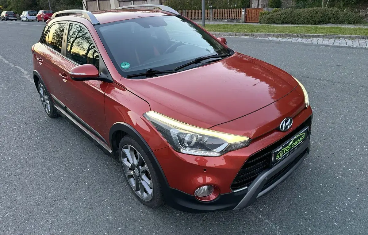Usata Hyundai i20 Active 120 CV (88 kW) 2016 Arancione Berlina