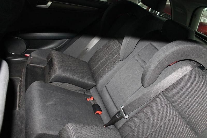 Gebraucht Mercedes C180 156 PS (114 kW) 2011 Silber Kombi