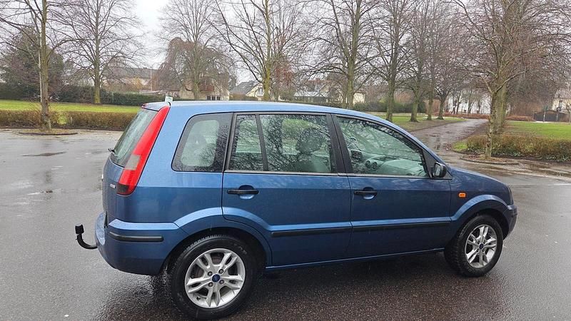 Gebraucht Ford Fusion 90 PS (66 kW) 2005 Blau Kleinwagen