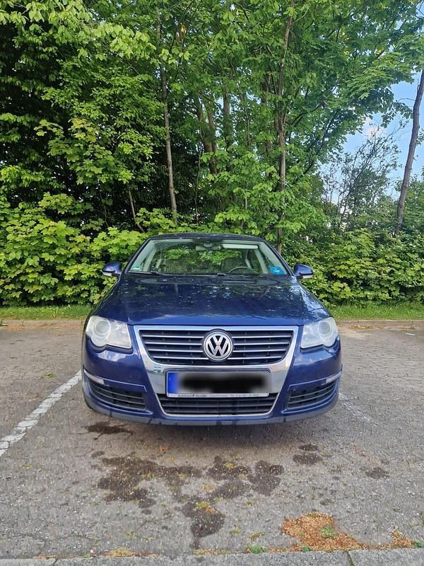 Blau Gebraucht 2005 VW Passat Limousine | 1.500 € (Superpreis) - Bild 1/4