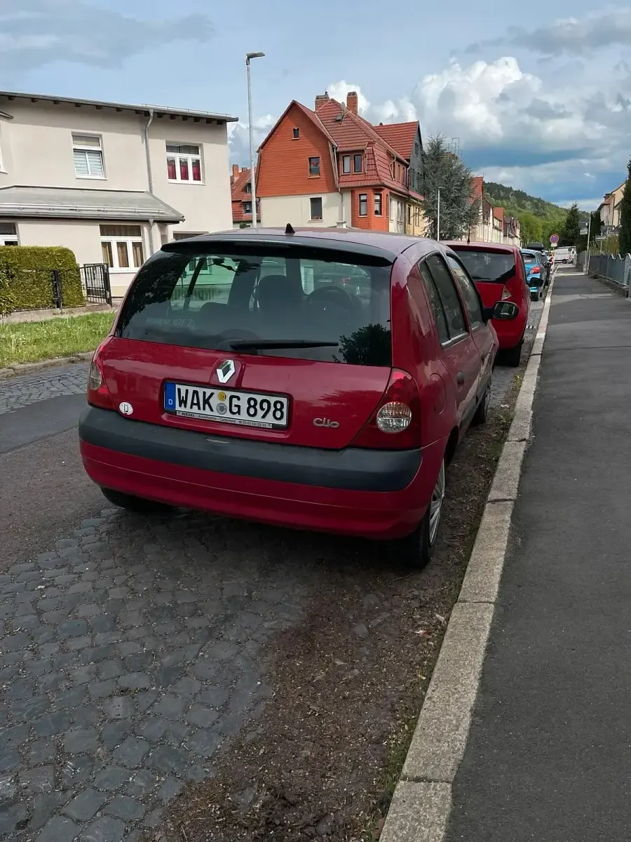 Używany Renault Clio II 75 KM (55 kW) 2001 Sedan/Limuzyna