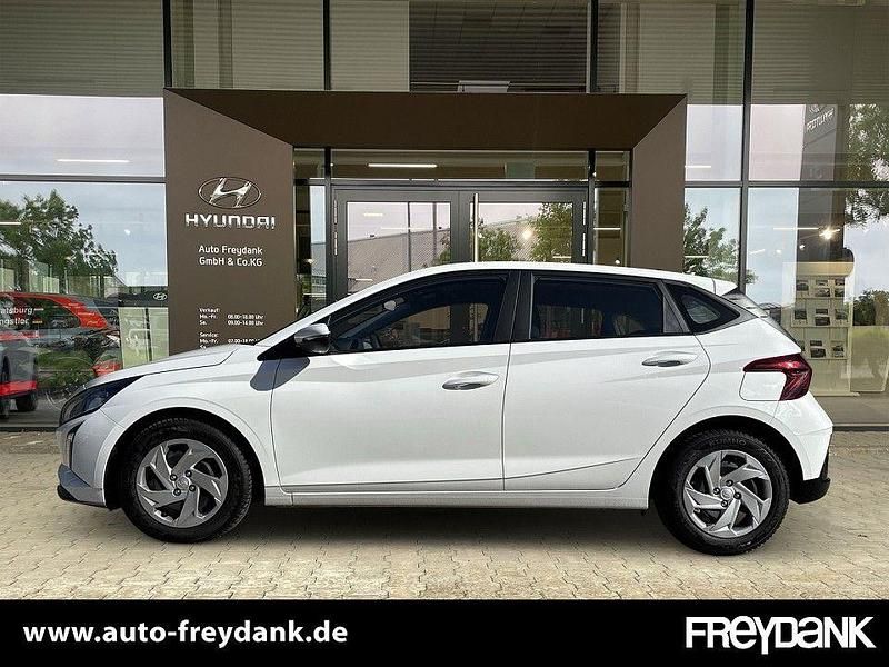 Gebraucht Hyundai i20 Select 101 PS (74 kW) 2025 Atlas white Kleinwagen