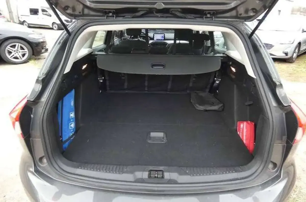 Gebraucht Ford Focus Cool & Connect 120 PS (88 kW) 2020 Grau Kombi