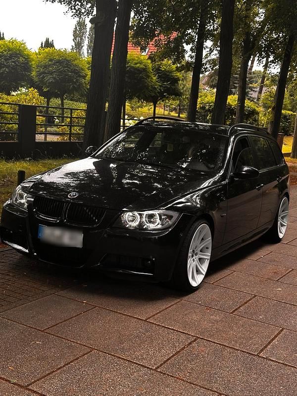 Schwarz Gebraucht 2006 BMW 320 Kombi | 3.999 € (Etwas zu teuer) - Bild 1/4