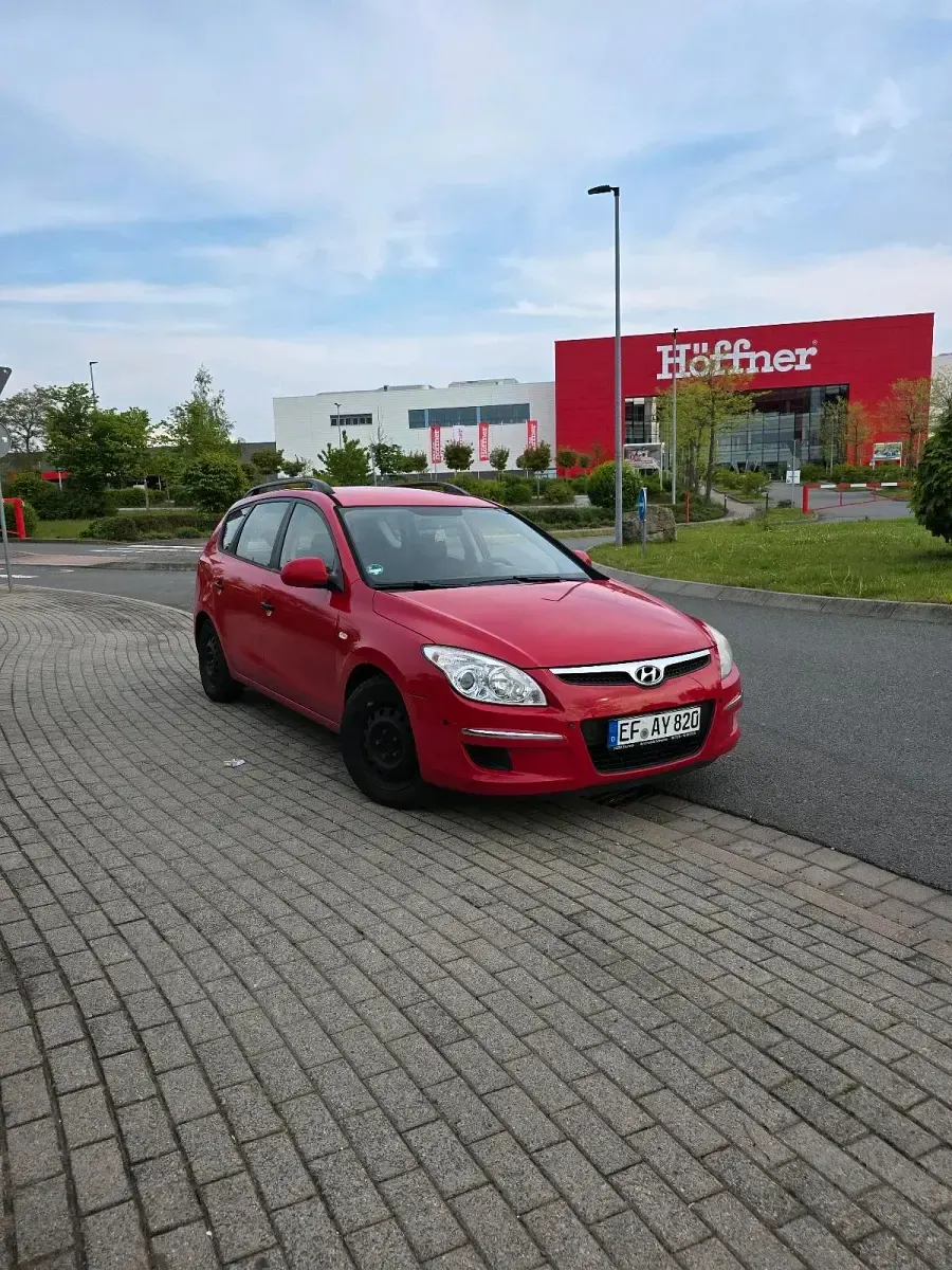 Gebraucht Hyundai i30 109 PS (80 kW) 2008 Rot Limousine