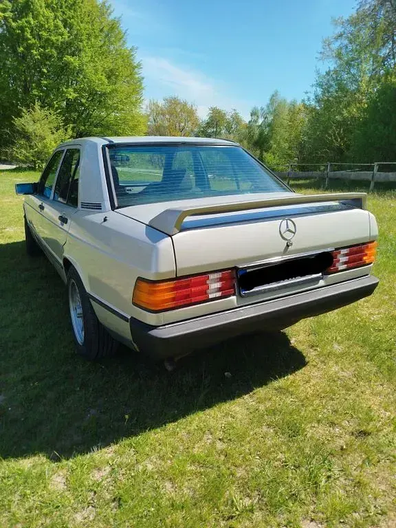 Gebraucht Mercedes 190 118 PS (86 kW) 1986 Limousine