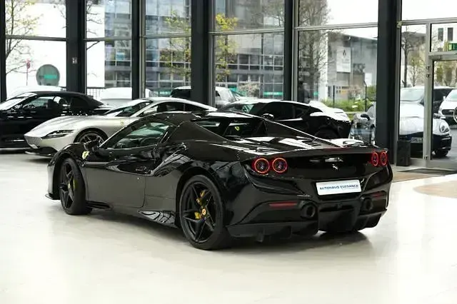 Second-hand Ferrari F8 721 CP (530 kW) 2023 Negru Cabrio