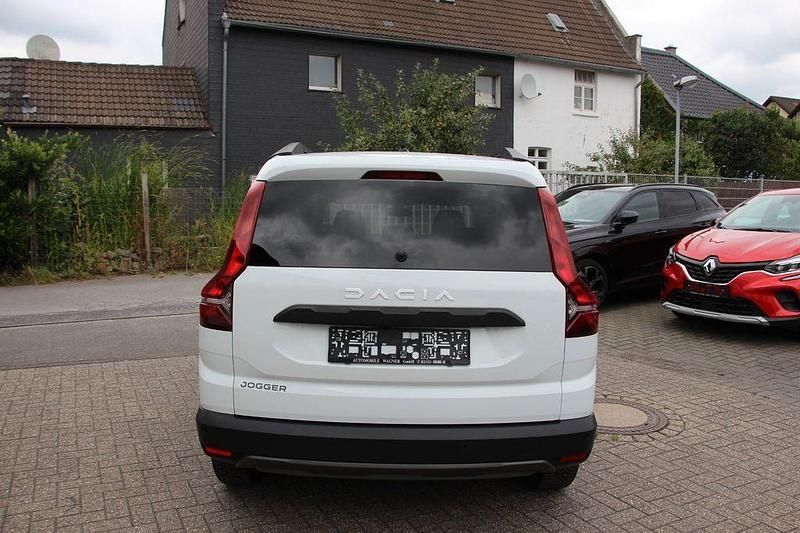 Gebraucht Dacia Jogger Extreme 101 PS (74 kW) 2023 Weiß Van / Kleinbus