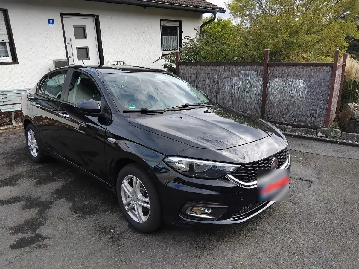 Gebraucht Fiat Tipo Lounge 95 PS (69 kW) 2018 Schwarz Limousine