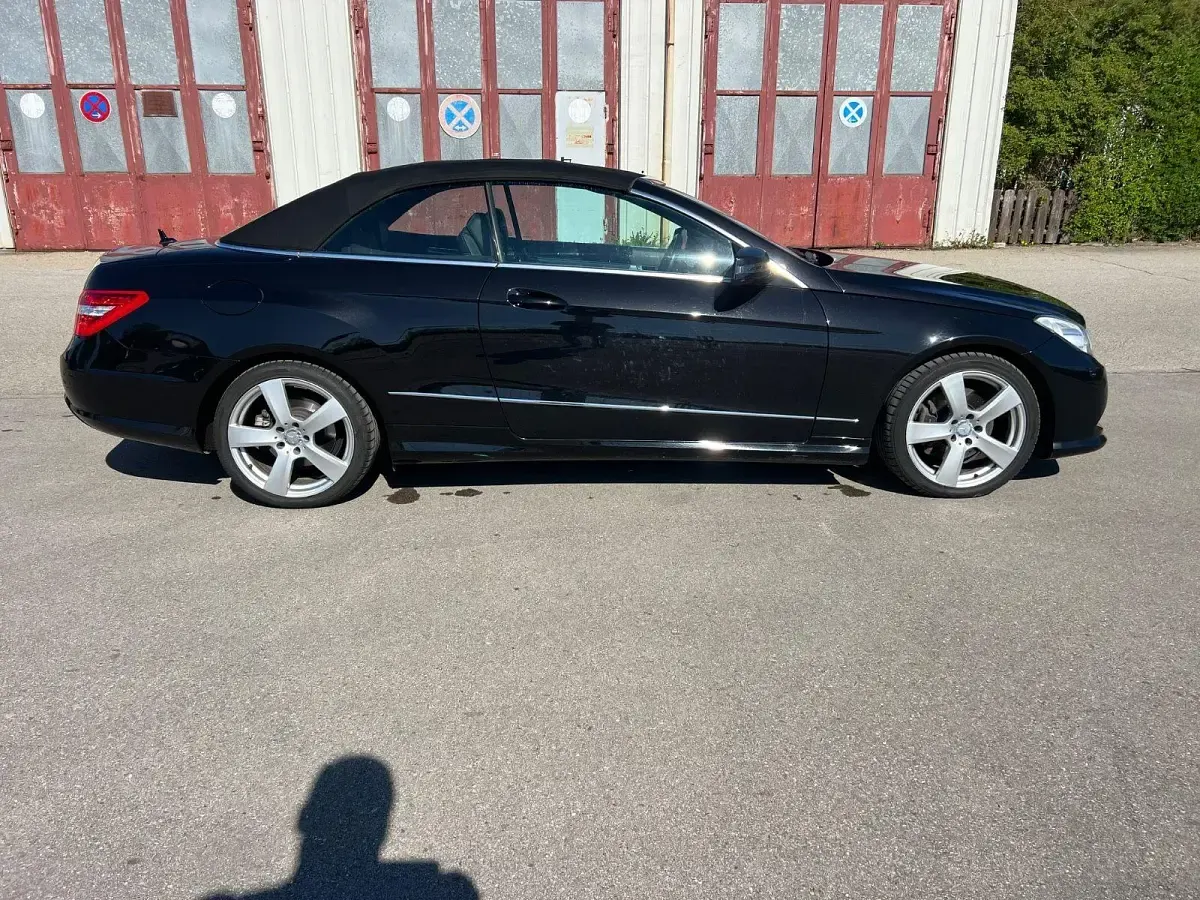 Używany Mercedes E250 Elegance 204 KM (150 kW) 2013 Czarny Kabriolet