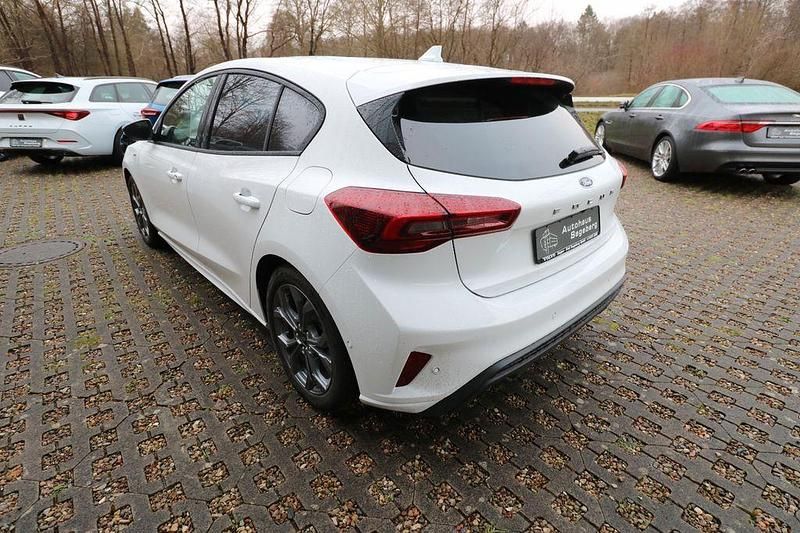 Gebraucht Ford Focus ST-Line 125 PS (91 kW) 2024 Weiß Limousine