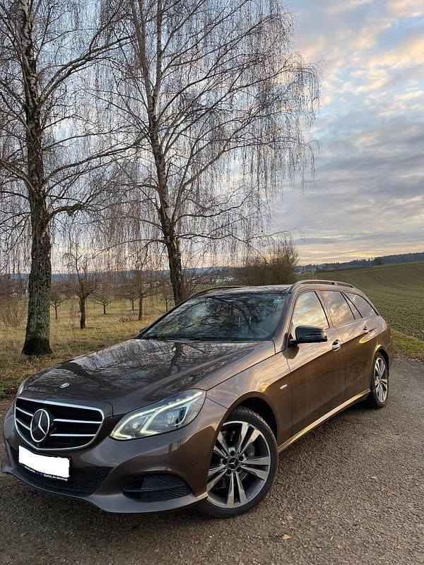 Braun Gebraucht 2015 Mercedes E350 Edition Kombi | 12.800 € (Superpreis) - Bild 1/4