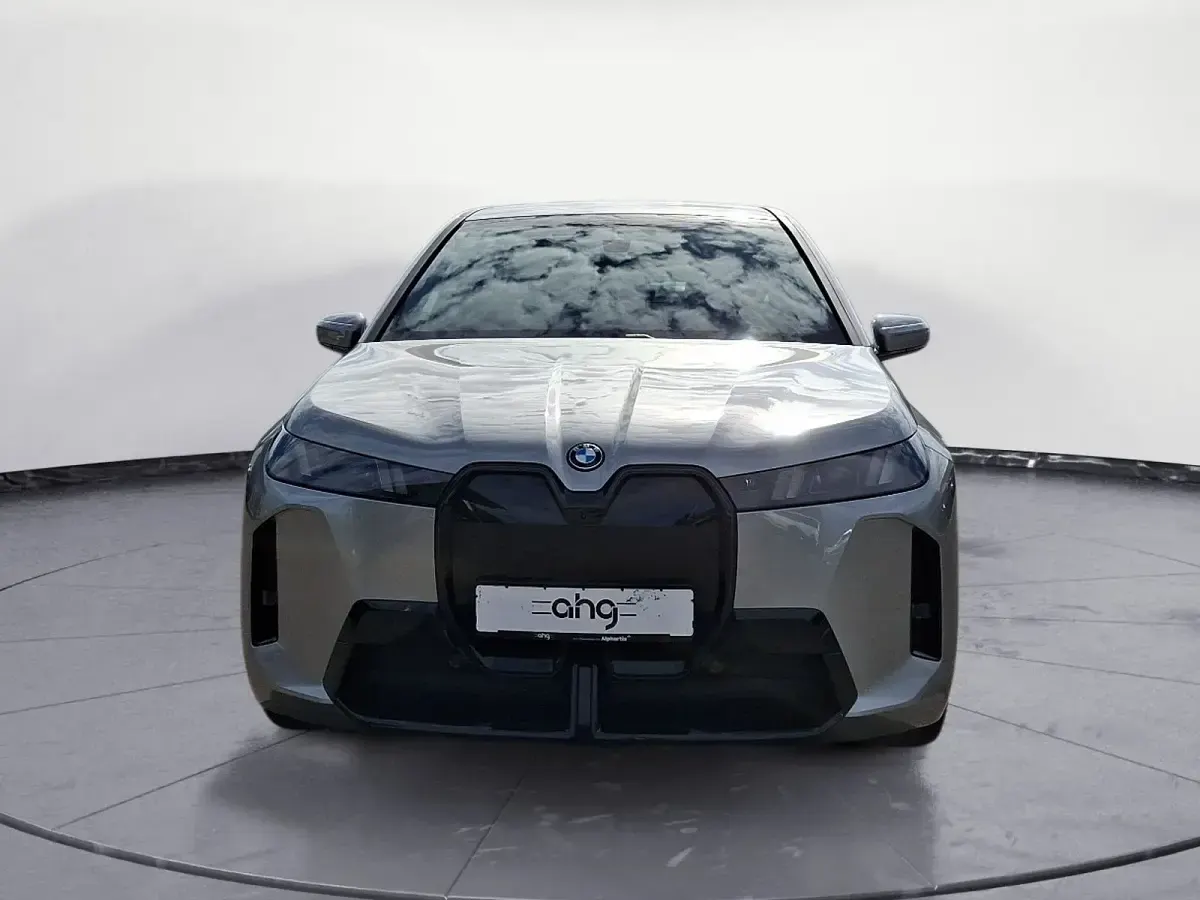 Neu BMW iX M Sport 300 kW (408 PS) 2026 Silber SUV