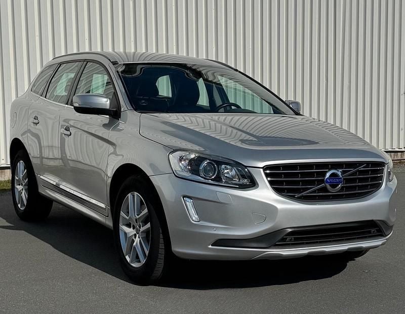 Gebraucht Volvo XC60 Summum 150 PS (110 kW) 2016 Silber SUV