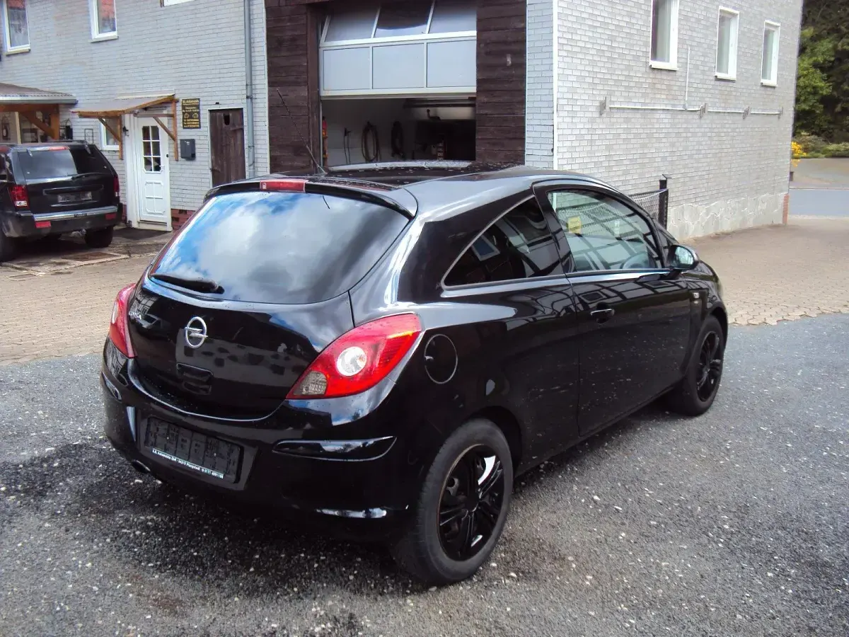 Gebraucht Opel Corsa 87 PS (63 kW) 2011 Schwarz Kleinwagen