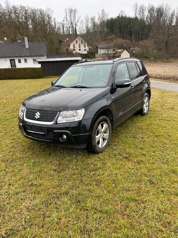 Gebraucht Suzuki Grand Vitara 129 PS (94 kW) 2012 Schwarz SUV