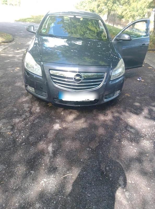 Grau Gebraucht 2010 Opel Insignia Limousine | 2.500 € (Guter Preis) - Bild 1/4