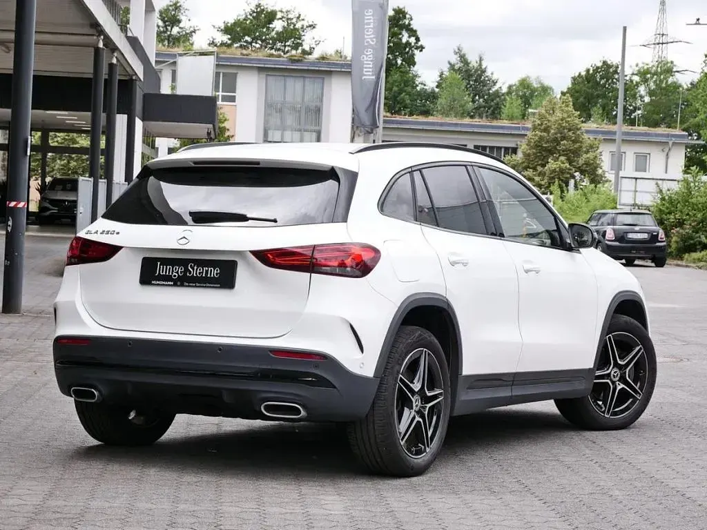 Gebraucht Mercedes GLA250 AMG 160 PS (117 kW) 2022 Weiß SUV