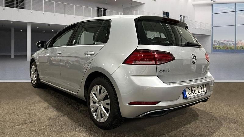 Gebraucht VW Golf VII Comfortline 131 PS (96 kW) 2019 Reflexsilber metallic Limousine