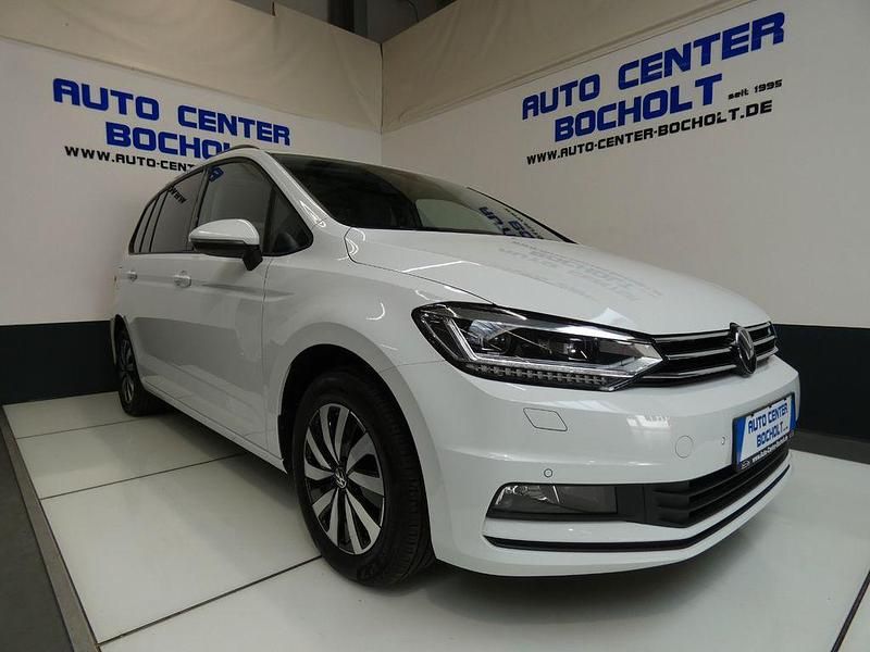 Gebraucht VW Touran Comfortline 150 PS (110 kW) 2024 Weiß Van / Kleinbus