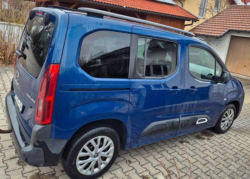 Blau Gebraucht 2019 Citroën Berlingo Shine Van / Kleinbus | 16.600 € (Superpreis) - Bild 1/4