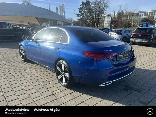 Gebraucht Mercedes C300 Avantgarde 265 PS (194 kW) 2024 Lack spektralblau Limousine