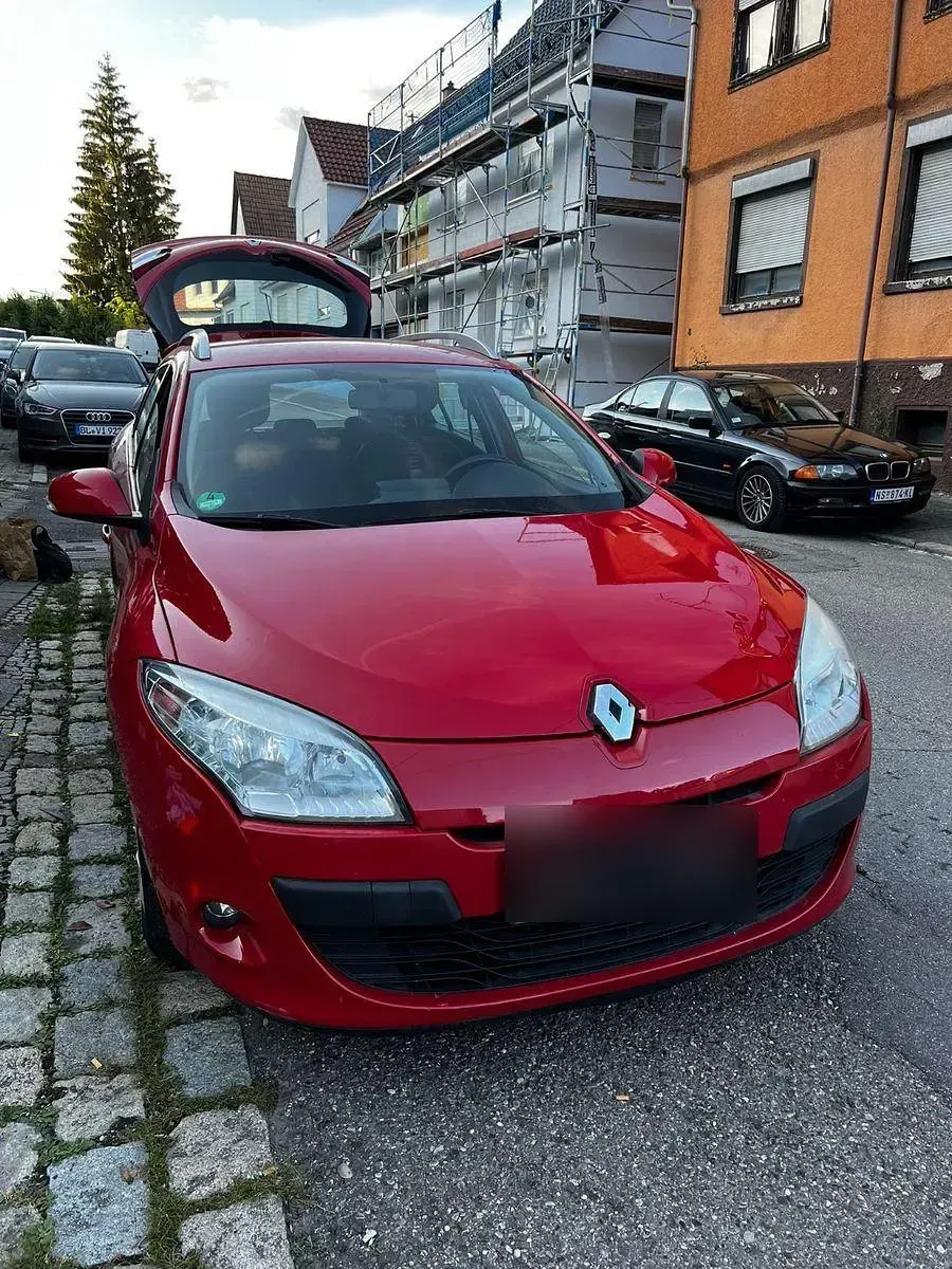 Gebraucht Renault Mégane GrandTour Dynamique 110 PS (80 kW) 2011 Rot Kombi