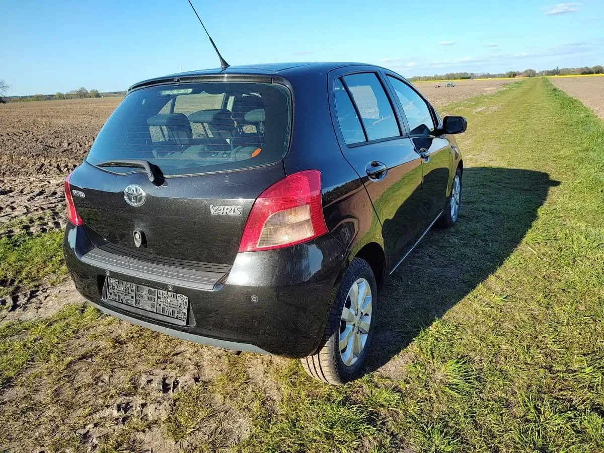 Gebraucht Toyota Yaris 90 PS (66 kW) 2008 Schwarz Kleinwagen