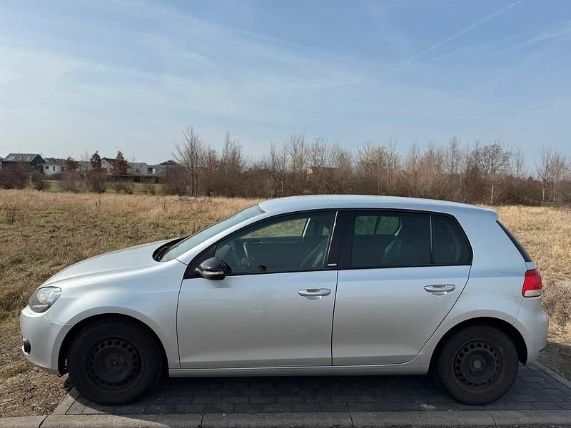 Gebraucht VW Golf VI Style 105 PS (77 kW) 2011 Silber Kleinwagen