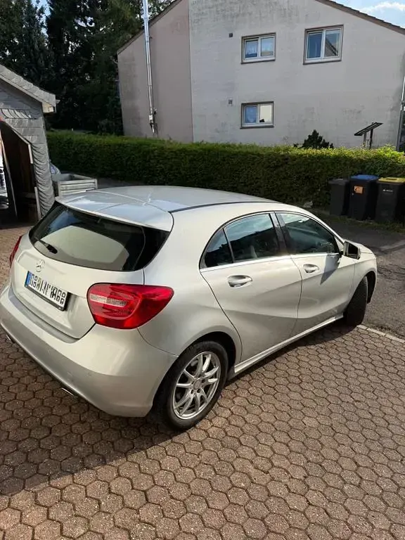 Gebraucht Mercedes A160 Urban 90 PS (66 kW) 2014 Schwarz Kleinwagen